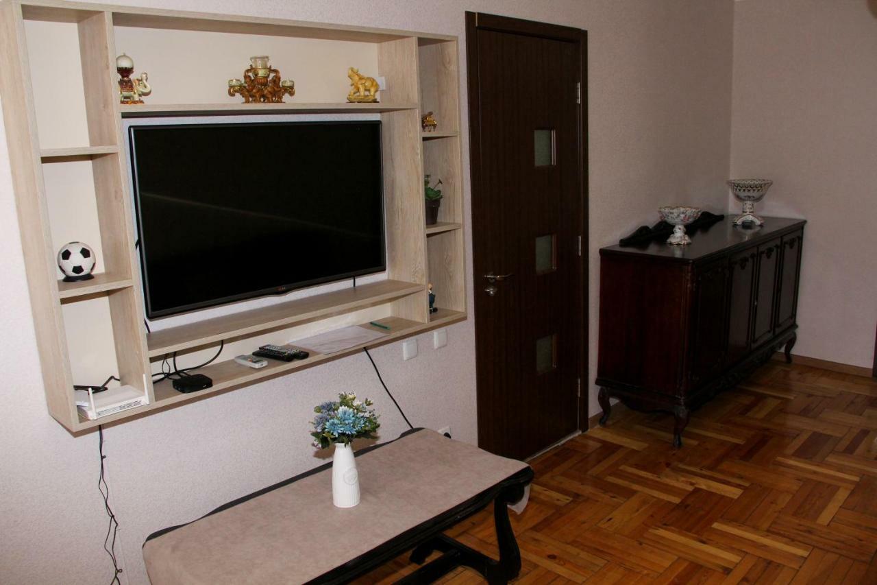 Prometheus Apartment Tskaltubo Buitenkant foto