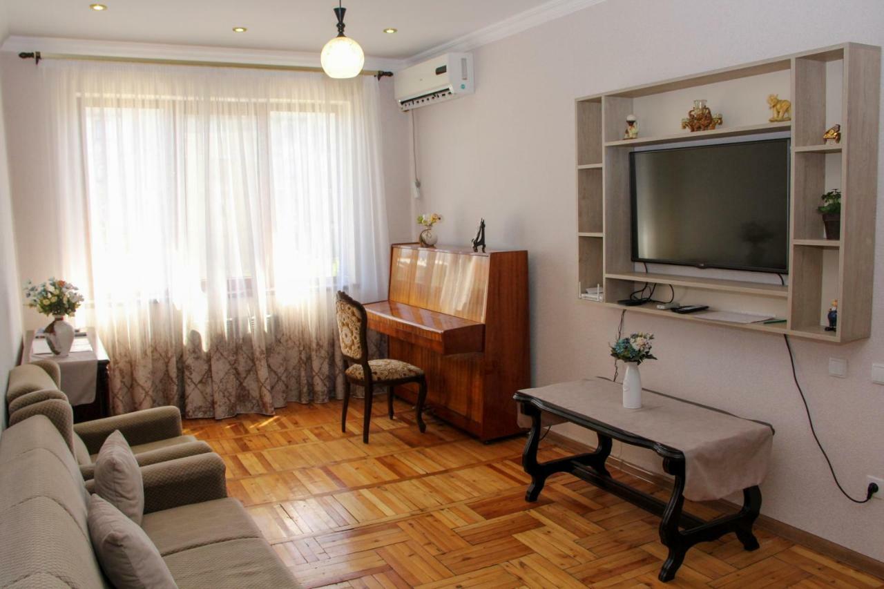 Prometheus Apartment Tskaltubo Buitenkant foto
